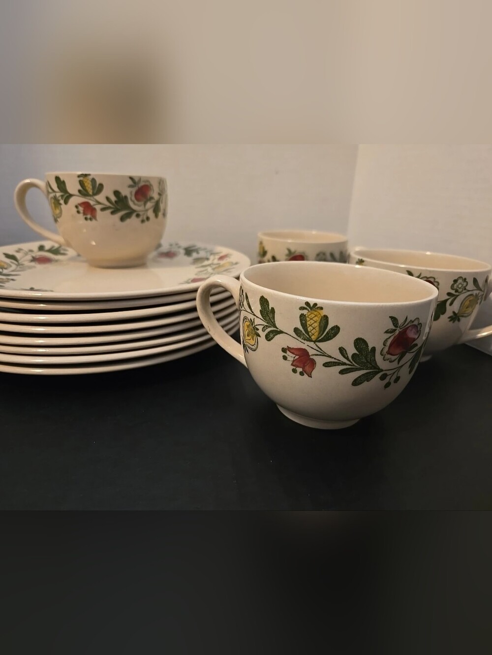Johnson Brothers Gretchen 7 Tea/Coffee Cups & Salad/Dessert Plates